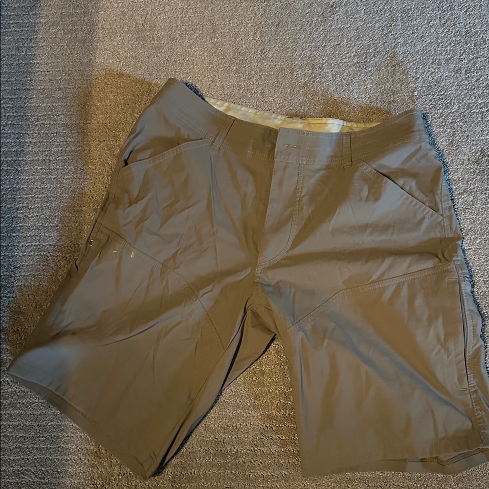 Kuhl cargo shorts. Brown. Size 35